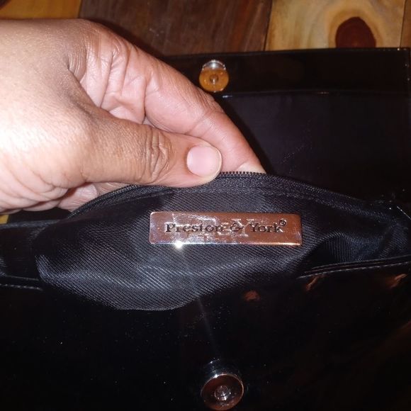 Preston and York Shoulder Bag - Picture 5 of 10